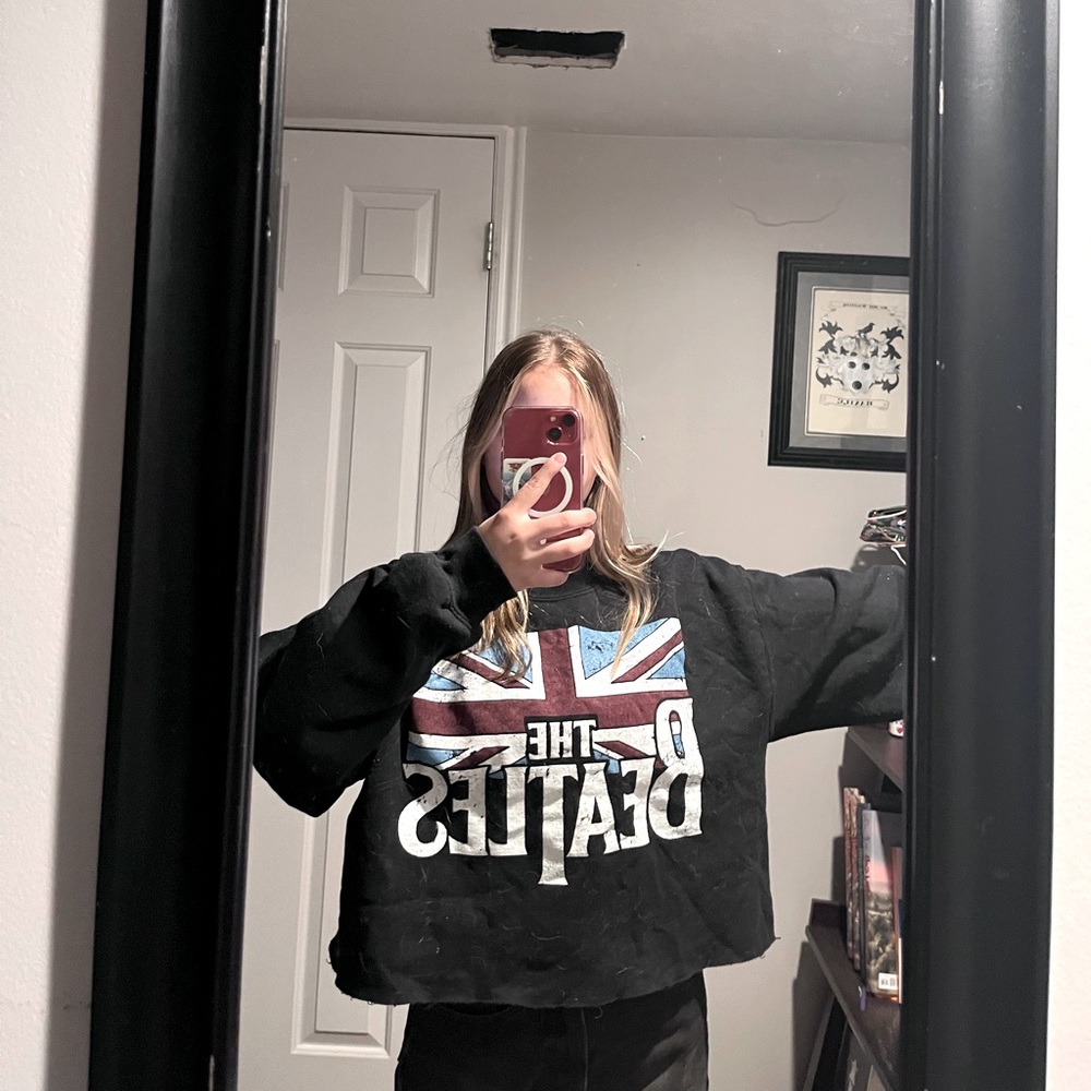 Beatle's crop sweatshirt